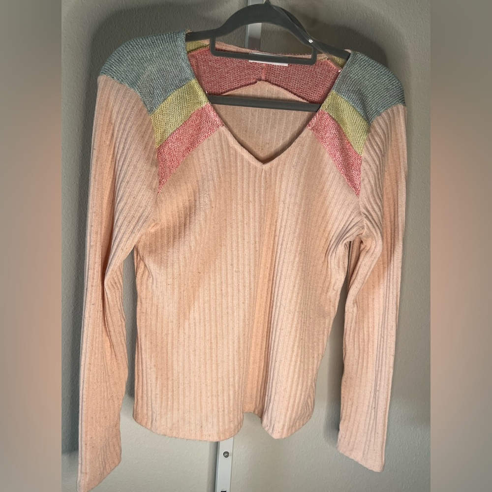 NWOT Colorful pale pink V-Neck Sweater
